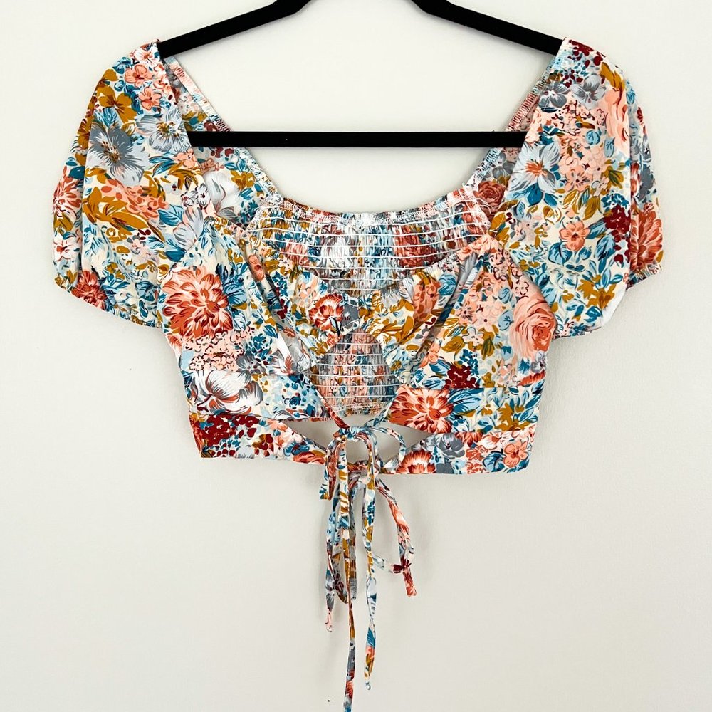 🌸3/$15 🌸 Shein | Cut Out Tie Front Floral Crop Top - Picture 5 of 8